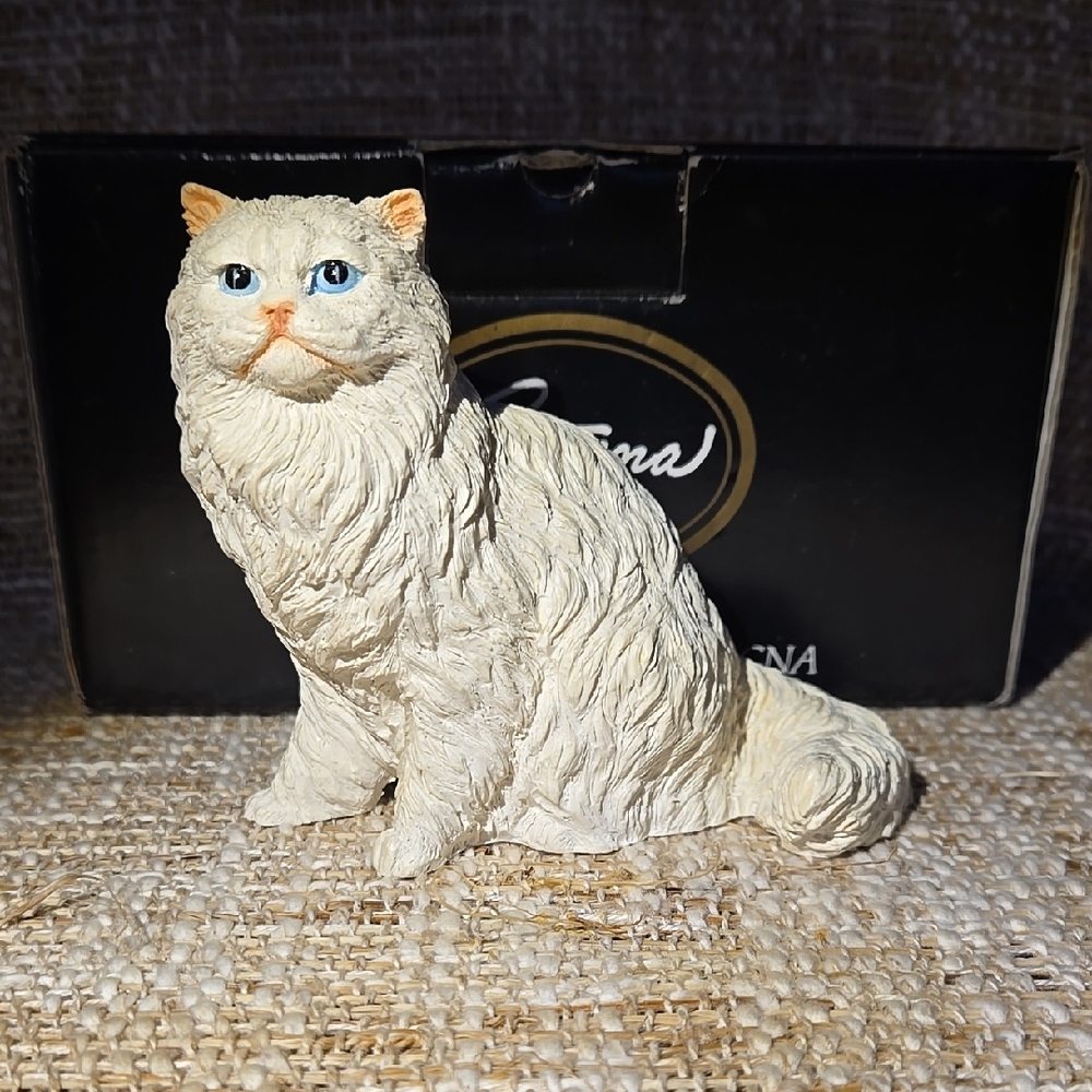 Vintage 1988 Castagna Cat Figurine Cream L-4"XH-3.5"XW-3"